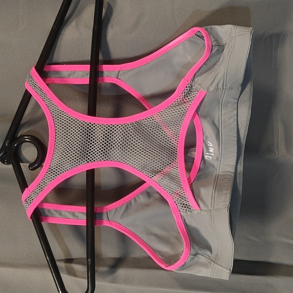 M Pink Victoria Secret Yoga Push Up Bra - Picture 2 of 4